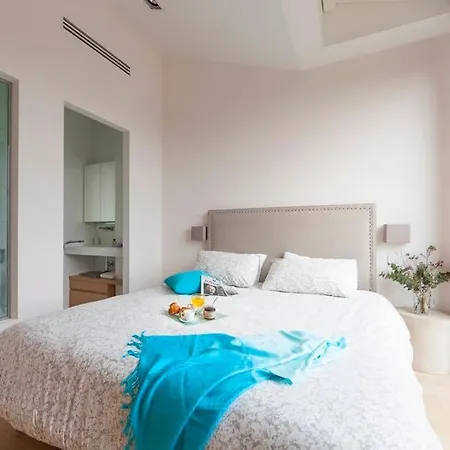 Great Location - Beautiful Villa!!! *
