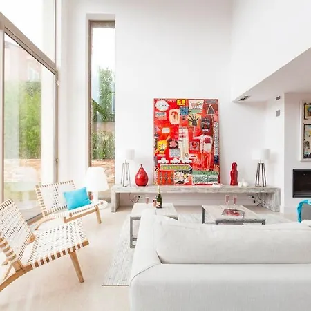 Great Location - Beautiful Villa!!! *